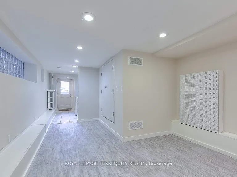 1760 Queen St E #BASEMENT — Photo 8