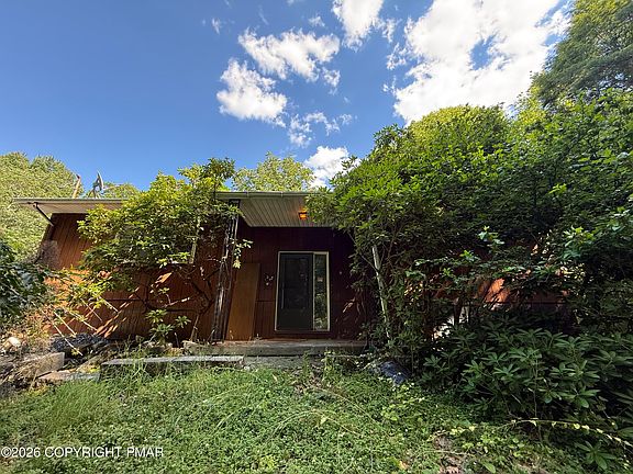 4th image of 680 Bartonsville Woods Rd