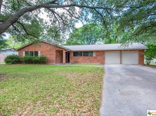 306 Los Nogales Ct, Seguin, TX 78155