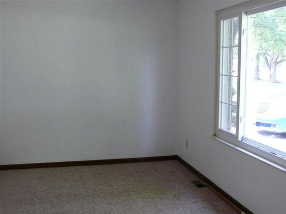 4th image of 5851 Winchester Dr