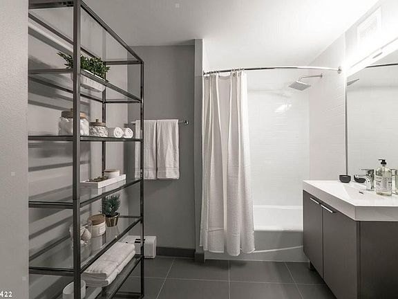 3rd image of 422 W Belmont Ave #522