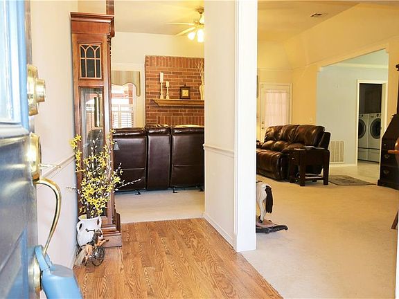 3rd image of 418 N 37th Pl
