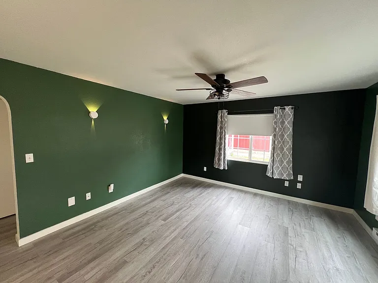 2231 E Wright Ave — Photo 9