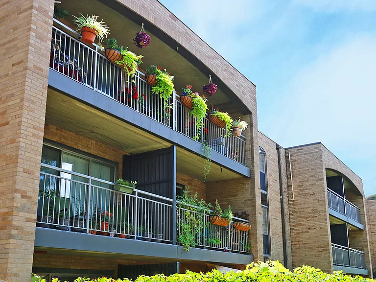 Lexington Hills Apartments — Photo 28
