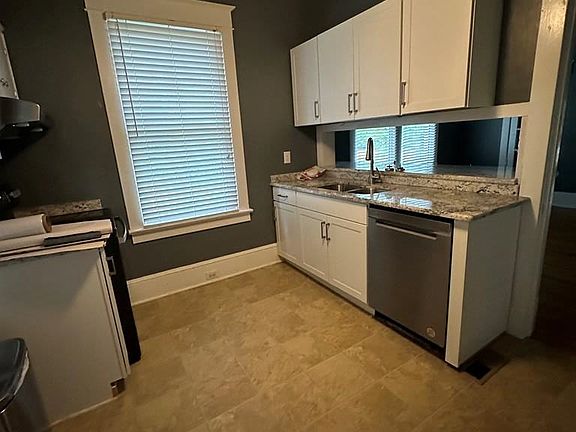 4th image of 202 E Main St