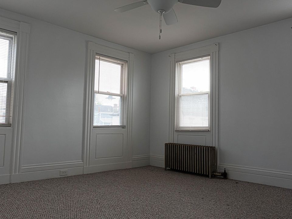 2nd image of 146 Bridge St APT 3