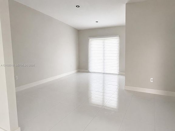 5th image of 15337 SW 80th Ln