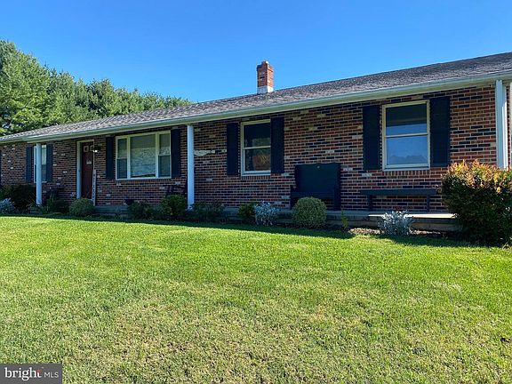 3rd image of 501 Wacousta Ct