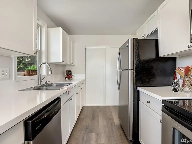 2045 E Fairbanks St — Photo 5