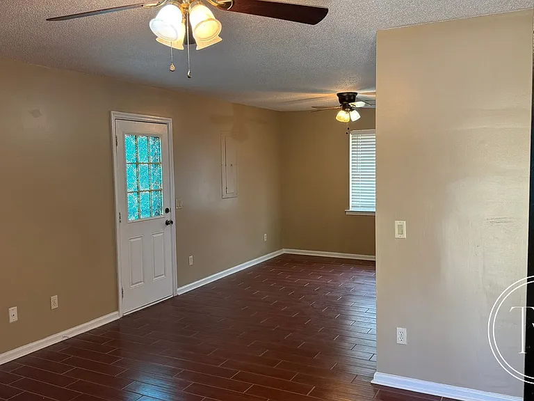 142 NE Shayna Dr — Photo 10