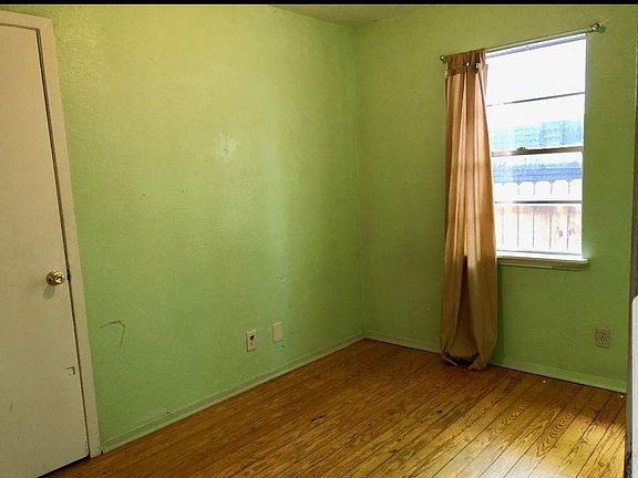 3rd image of 102 Alexander Ave