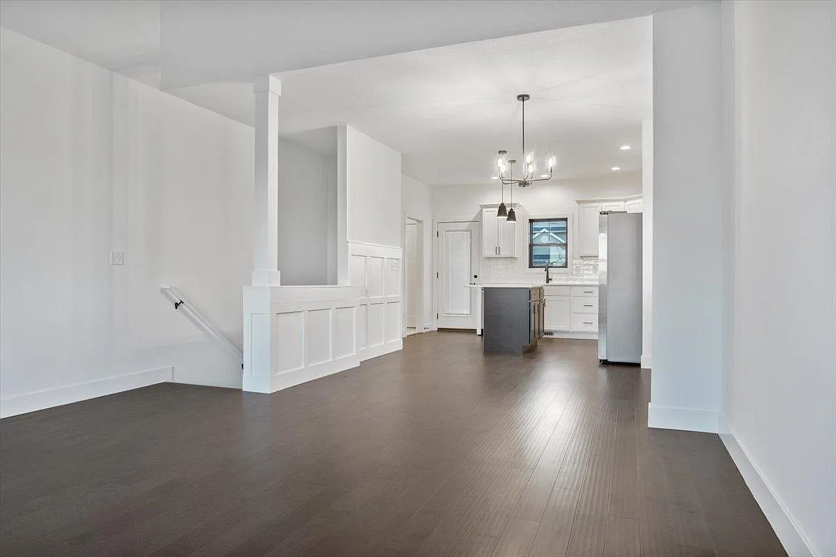 1627 Duncannon Dr — Photo 3