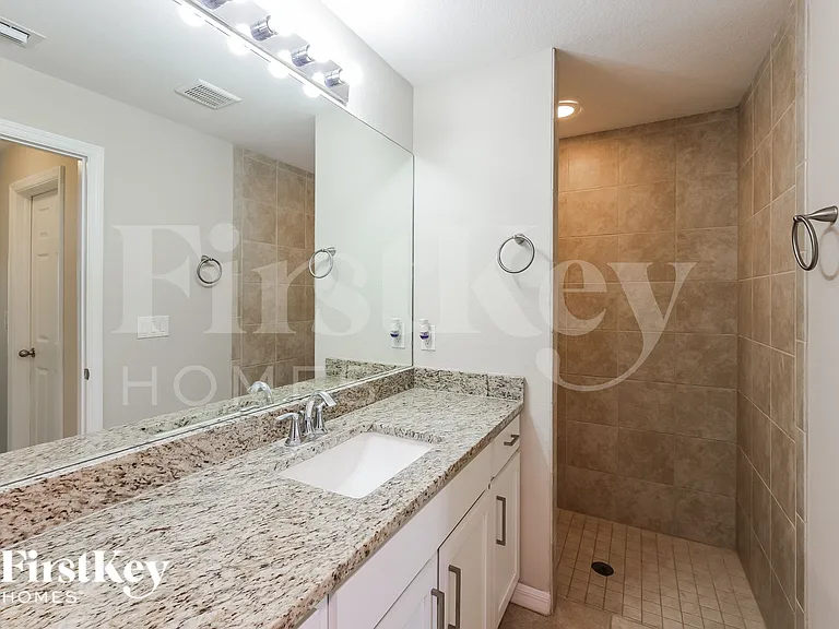 2212 NW 9th St — Photo 11