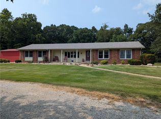22423 Hawthorn Rd, Casey, IL 62420