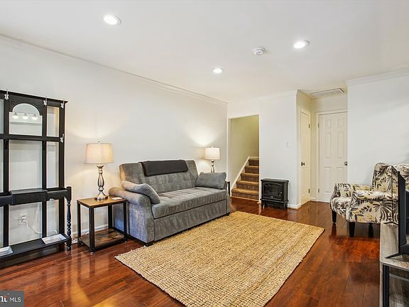 3rd image of 3902 Mariposa Pl Suite C