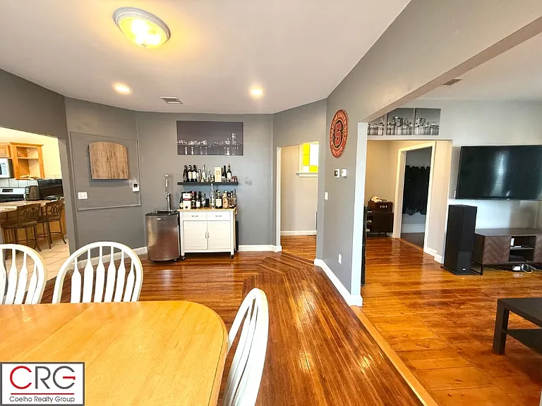10 Eastman Rd — Photo 8