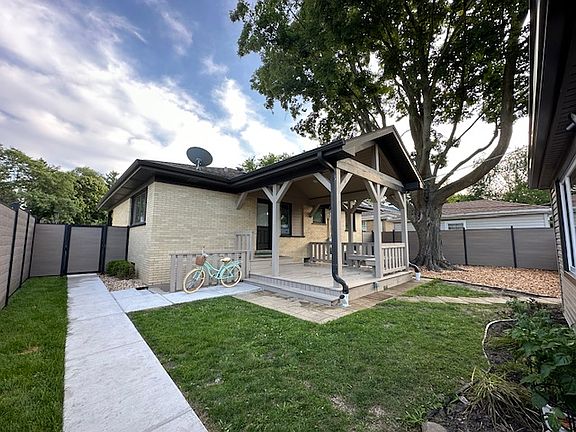 3rd image of 2236 Lake Ave
