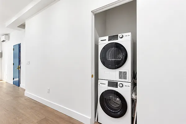 Laundry, photo 1