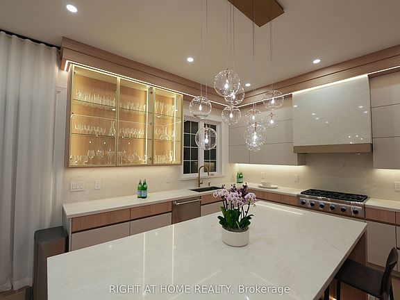 4th image of 33 Thorndale Ave