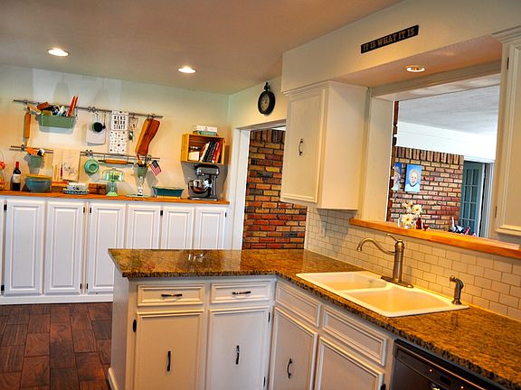 3rd image of 173 Meadowlark Cir