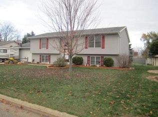 3301 Turnberry Dr, Janesville, WI 53548