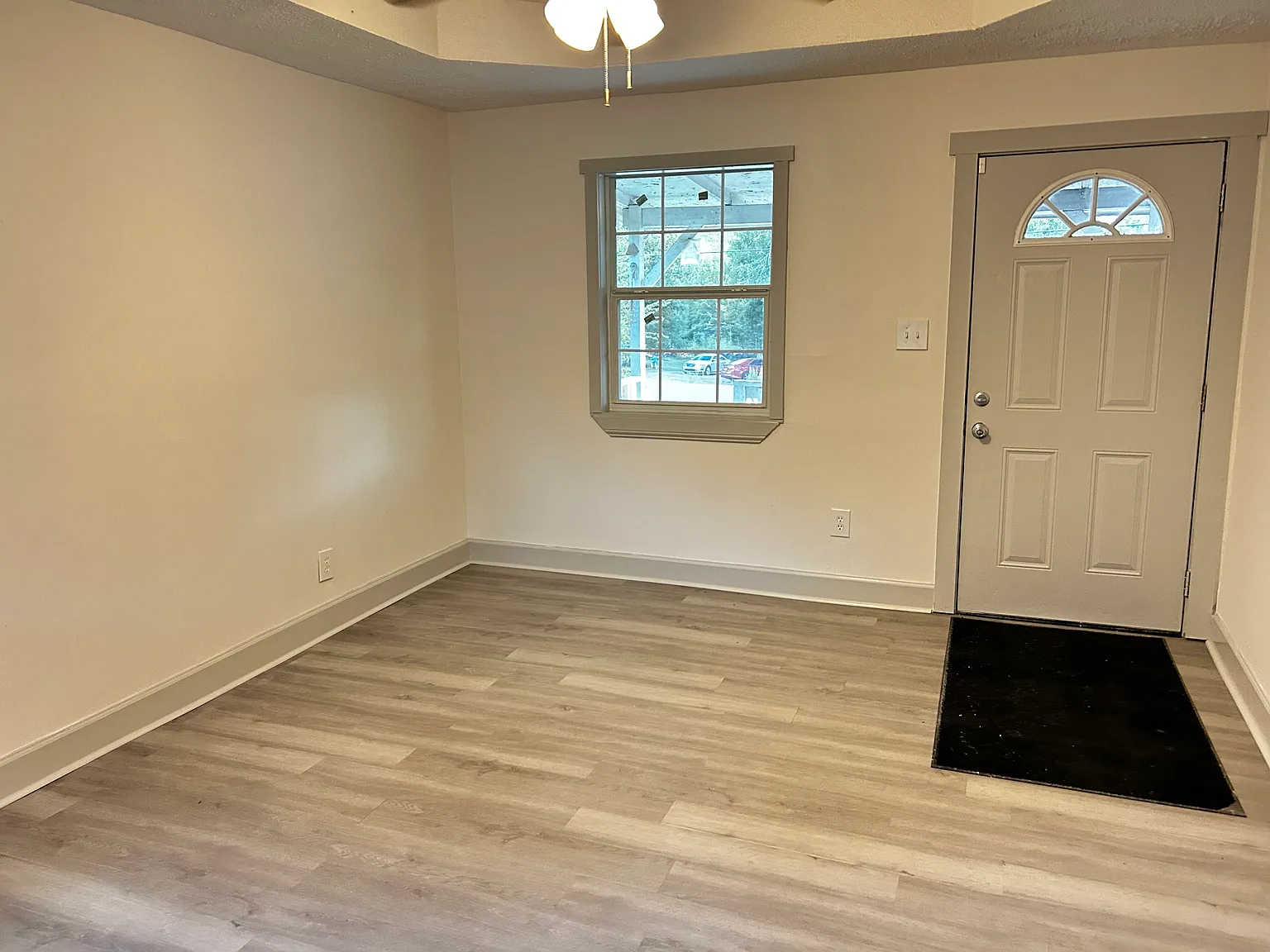3 bed, 1050 sqft, $1,450 — Photo 2