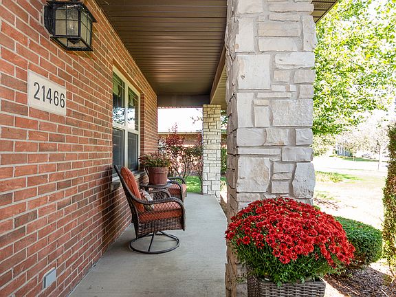 2nd image of 21466 English Cir