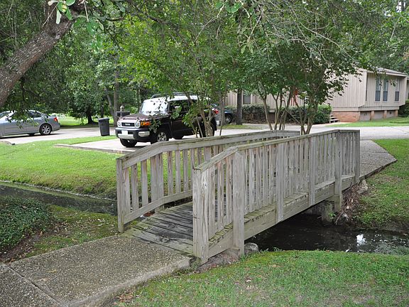 3rd image of 119 Catalpa Ln