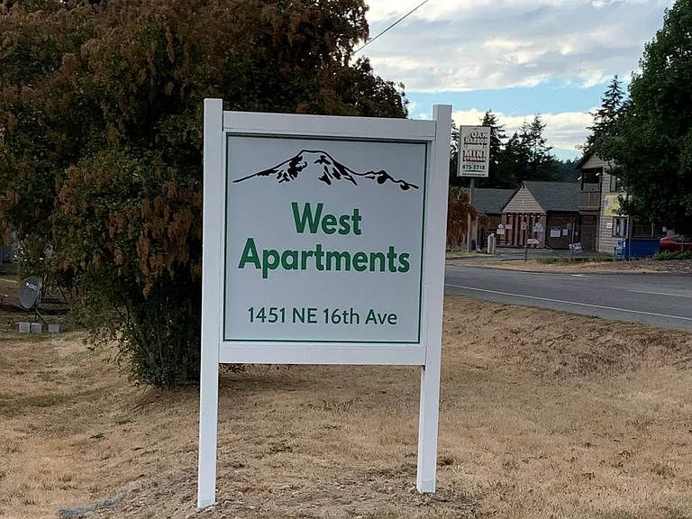 1451 NE 16th Ave — Photo 3