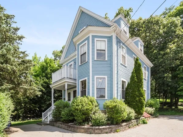 15 Chilton Pl #1, Newton Upper Falls, MA 02464
