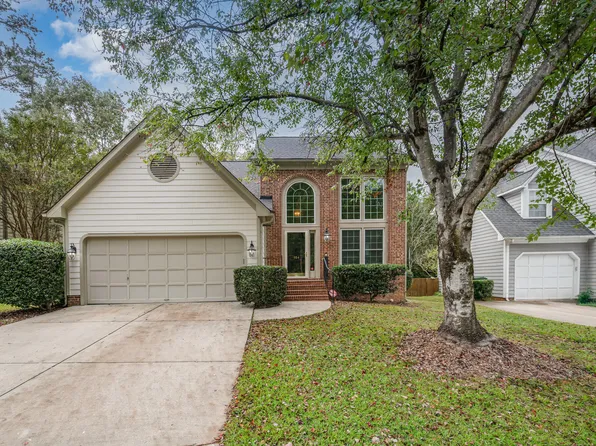 104 Foxcrest Ct, Cary, NC 27513