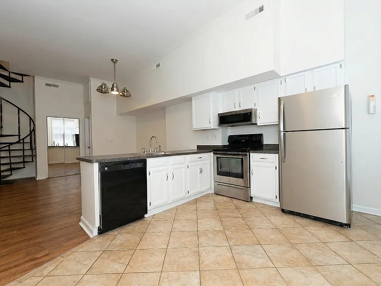 235 King St #1 — Photo 8