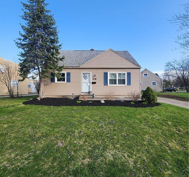 1st image of 110 Nicholas Dr N