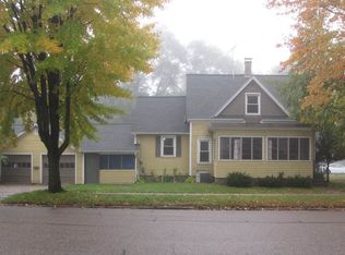 612 Waupaca St, Waupaca, WI 54981
