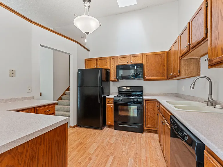 15465 Sussex Dr — Photo 7
