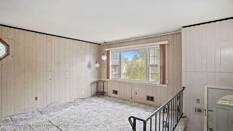 1459 Windsor Ave photo 1