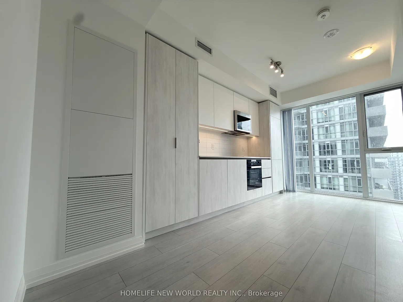 Studio, $2,000 — Photo 4