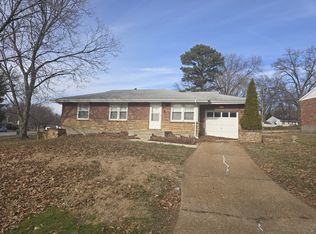 1255 Bosworth Dr, Saint Louis, MO 63137