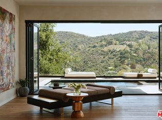 2442 Banyan Dr, Los Angeles, CA 90049