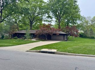 8500 Cherokee Ln, Leawood, KS 66206