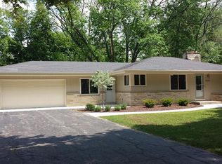 3520 Hollywood Ln, Brookfield, WI 53045