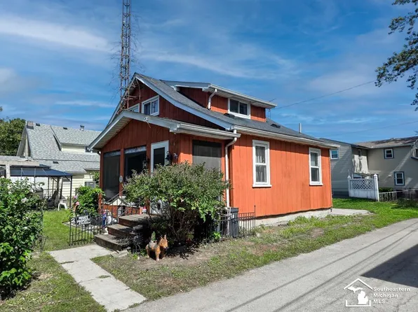 4344 S 2nd St, Luna Pier, MI 48157