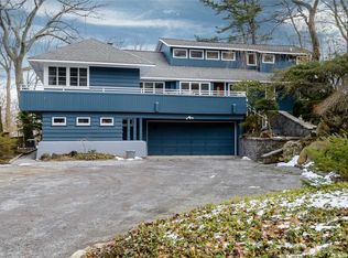 14 Crest Rd, Huntington, NY 11743