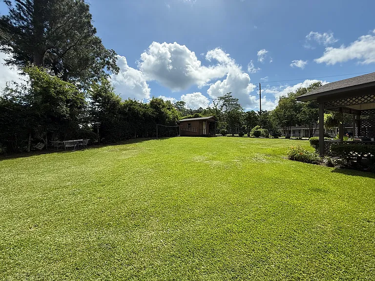 109 Stewart Dr — Photo 6
