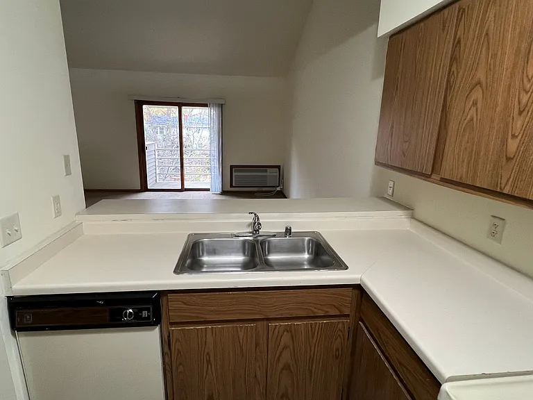 Londonderry Lofts — Photo 13