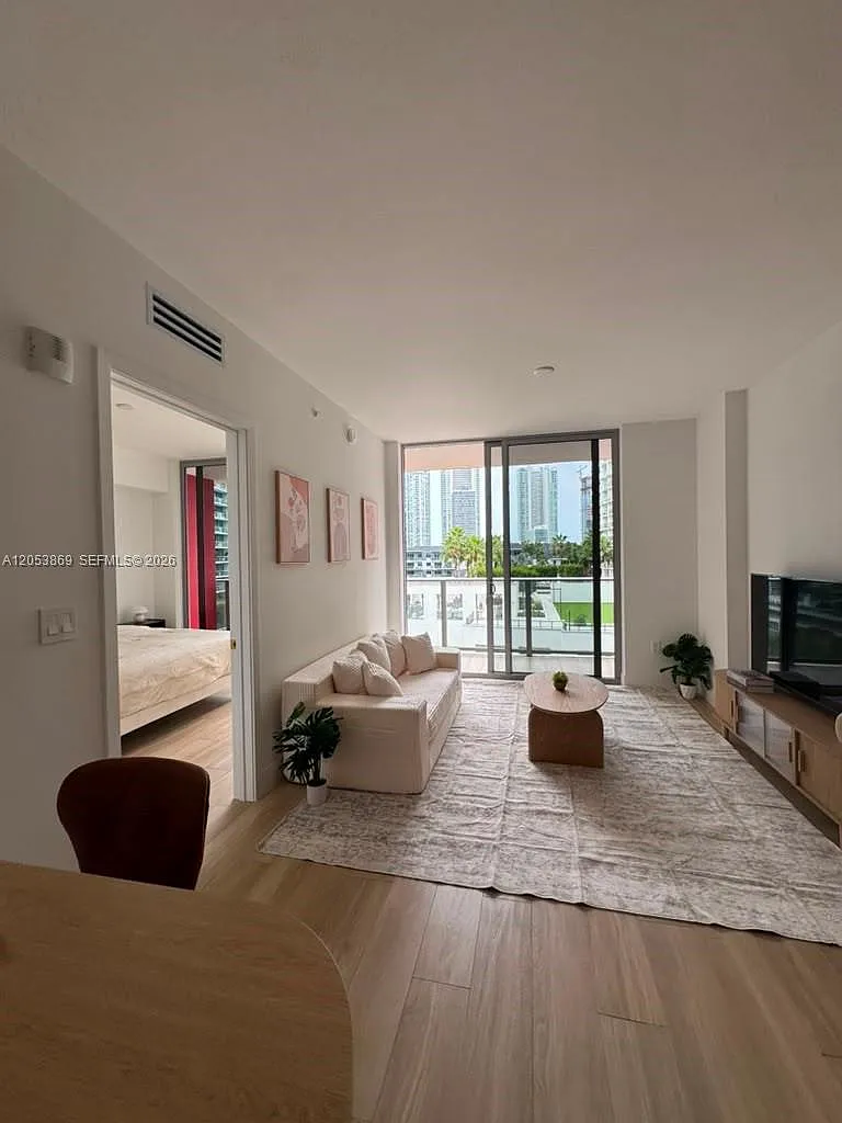 1 bed, 598 sqft, $3,500 — Photo 1