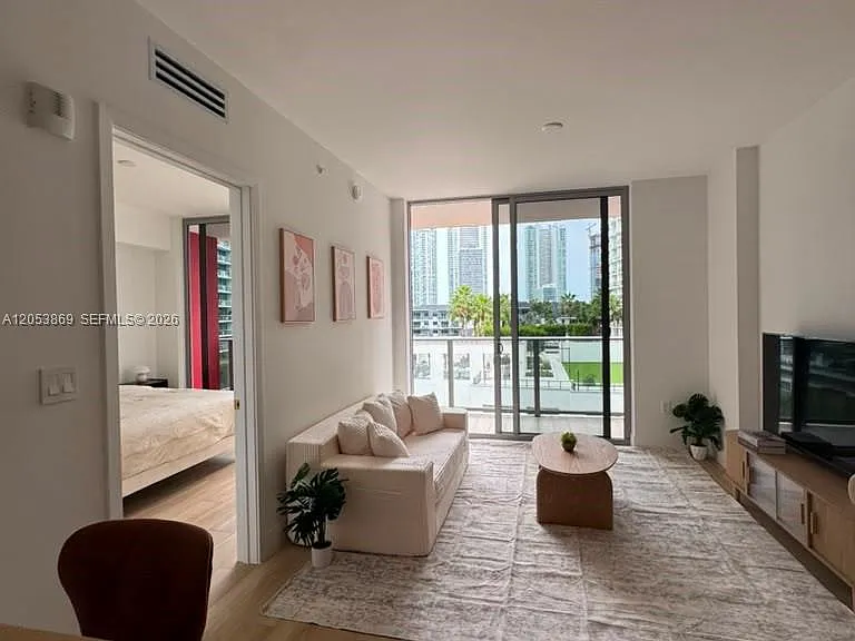 90 NE 32nd St #811 — Photo 6