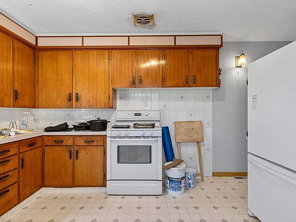 4th image of 5119 55th Ave