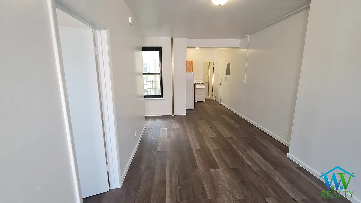 Building Photo - E 149th St