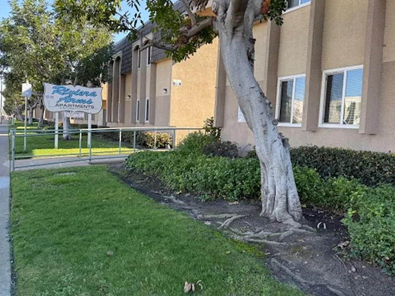 Large 2 bedroom Apartment in Clairemont — Photo 7